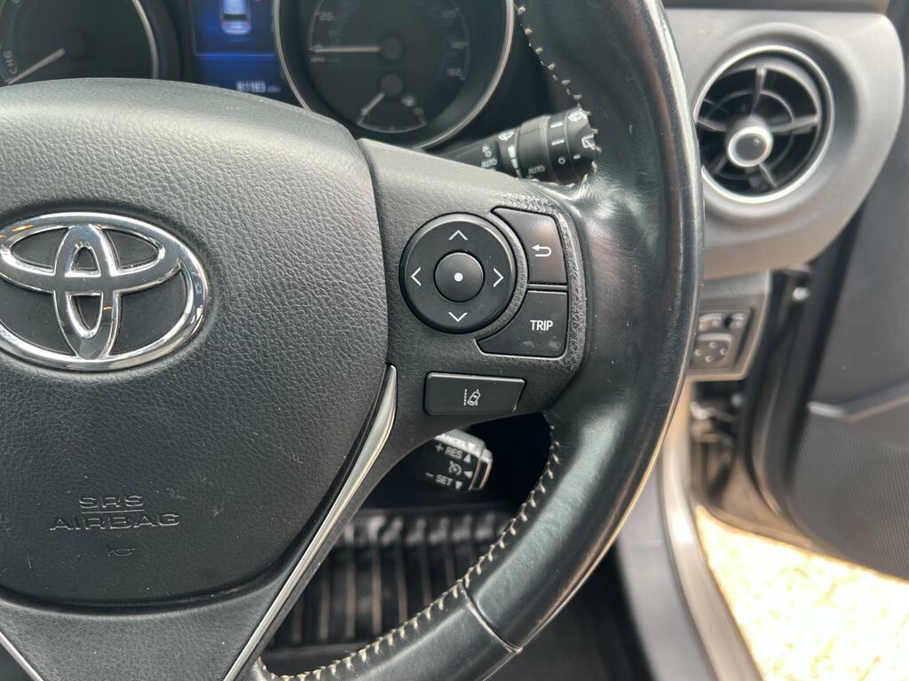 Toyota Auris Hatchback Brown #17
