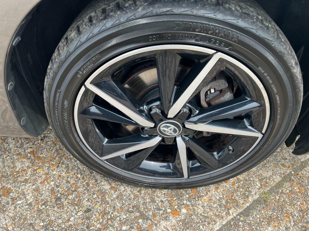 Toyota Auris Hatchback Brown #9