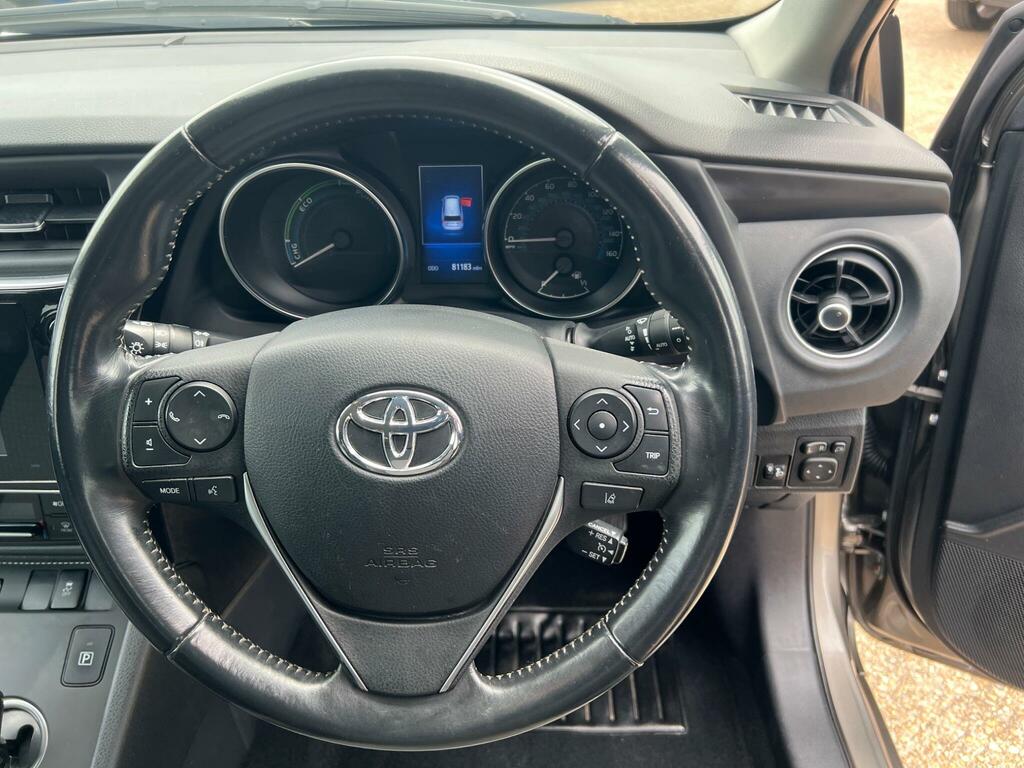 Toyota Auris Hatchback Brown #15