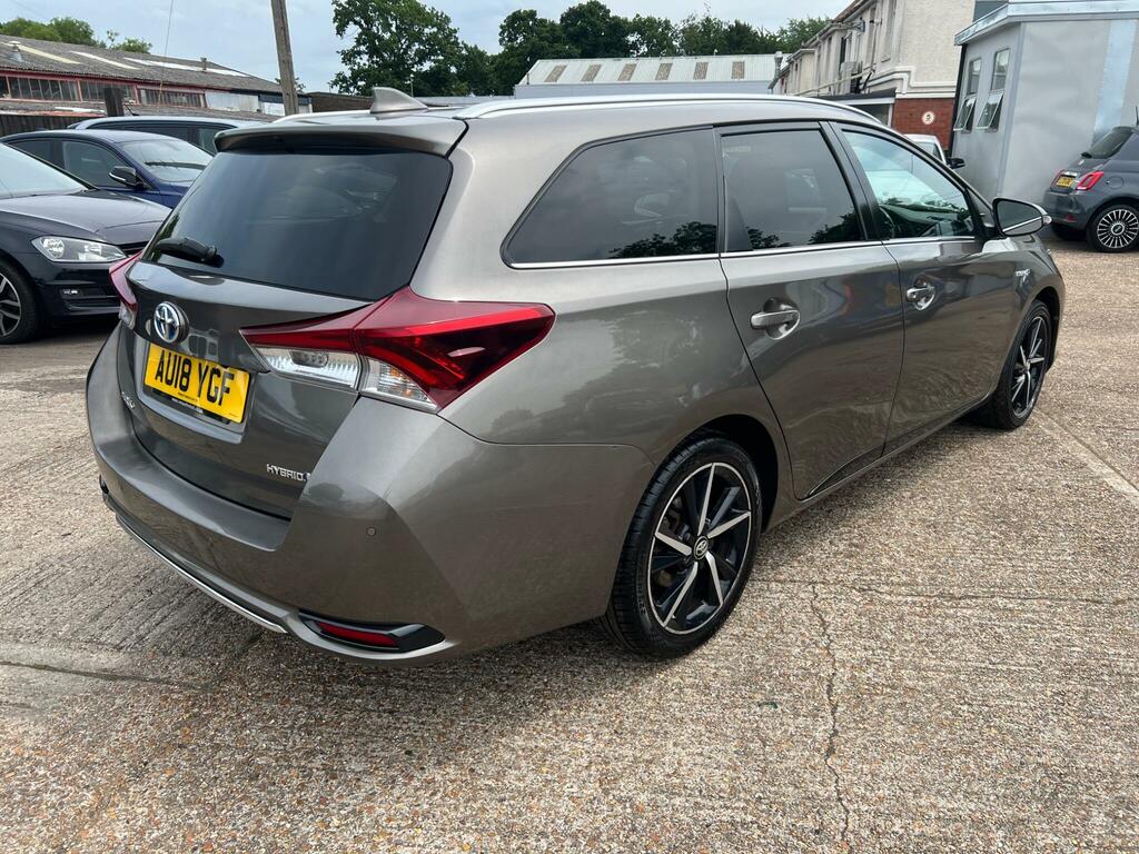 Toyota Auris Hatchback Brown #7