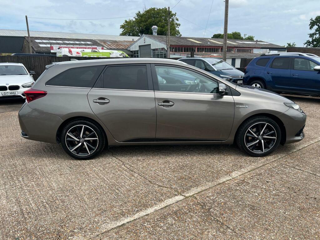 Toyota Auris Hatchback Brown #8