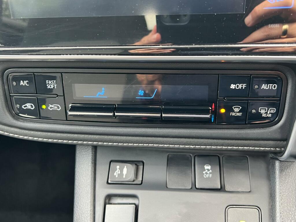 Toyota Auris Hatchback Brown #28