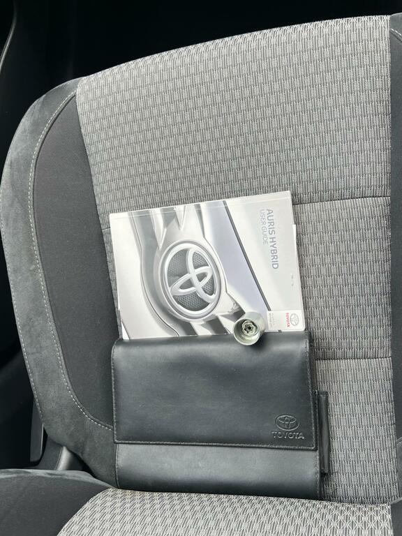 Toyota Auris Hatchback Brown #31