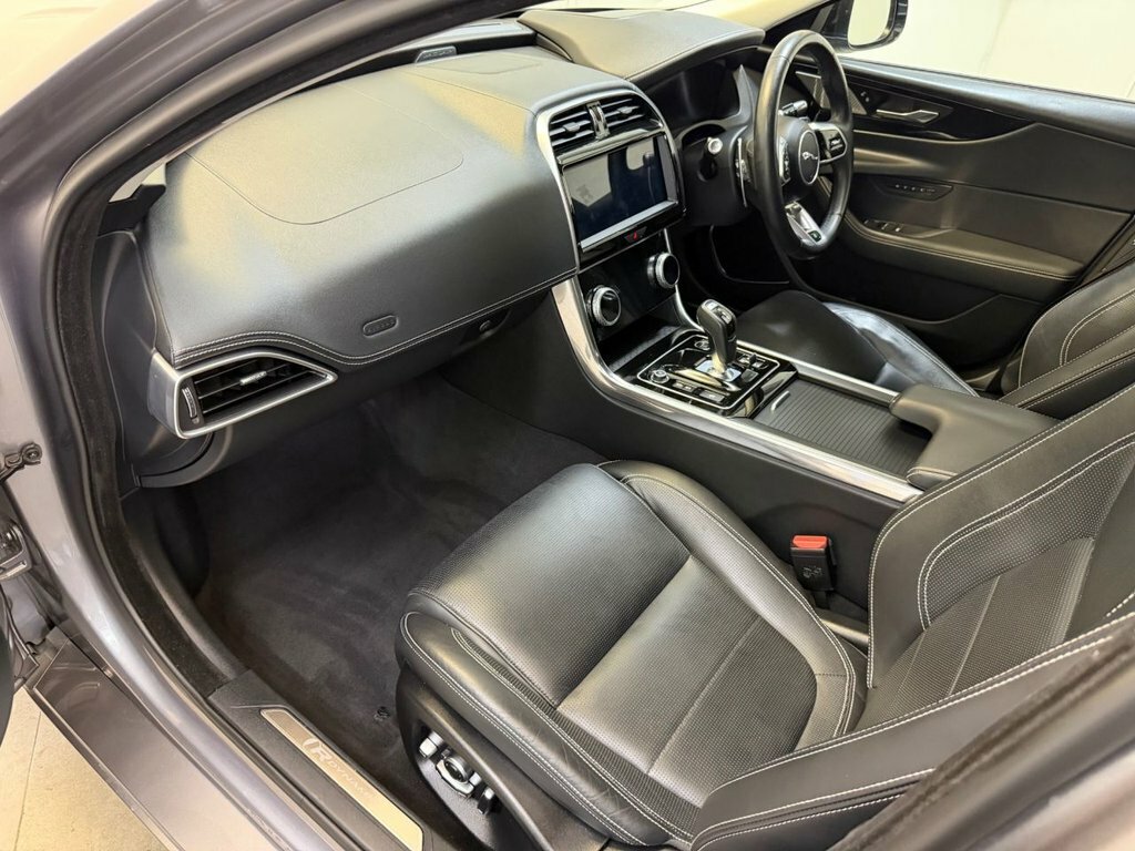 Jaguar XE Saloon 2.0 P250i R-dynamic S Euro 6 Ss Silver #18