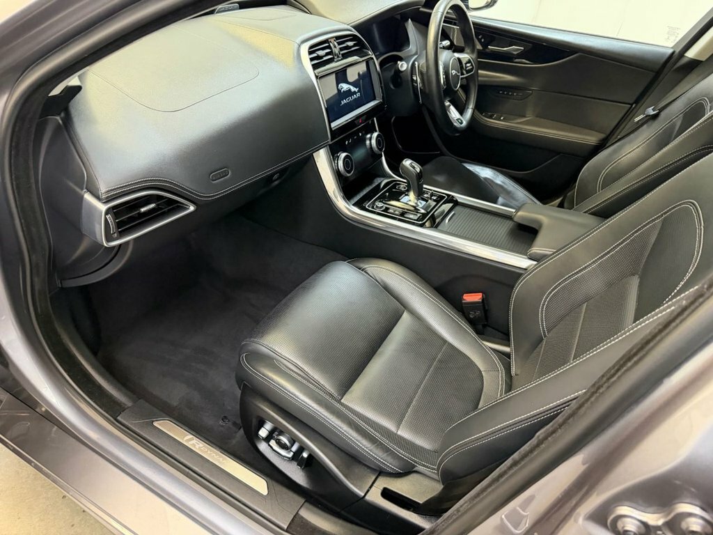 Jaguar XE Saloon 2.0 P250i R-dynamic S Euro 6 Ss Silver #51