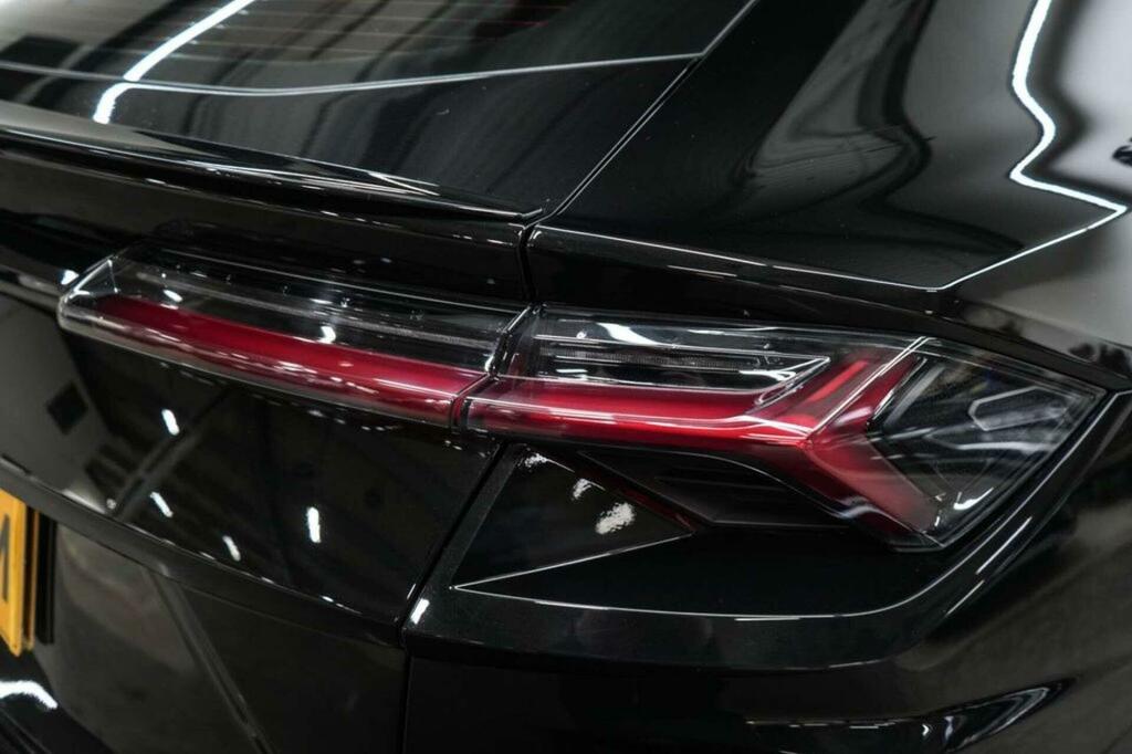 Lamborghini Urus  Black #8