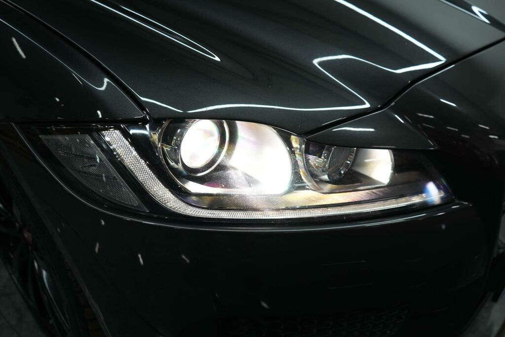 Jaguar XF 2.0D 180 Chequered Flag  #42