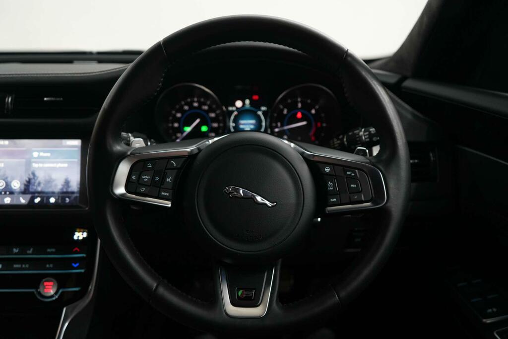 Jaguar XF 2.0D 180 Chequered Flag  #41