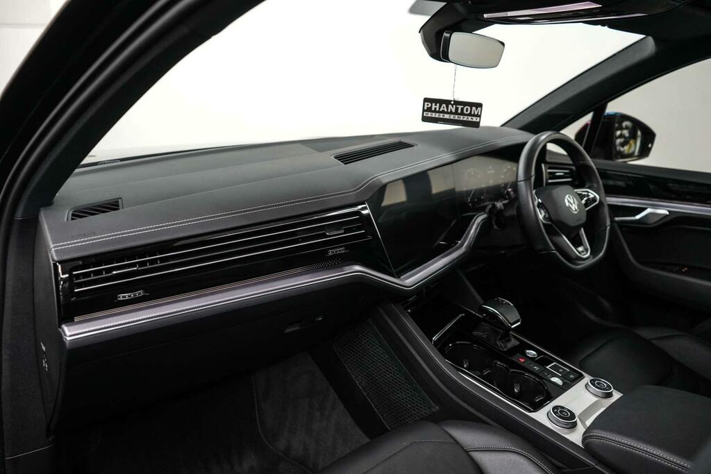 Volkswagen Touareg 3L Black Edition Black #16