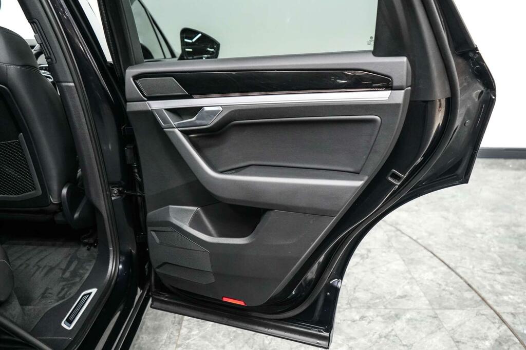 Volkswagen Touareg 3L Black Edition Black #21
