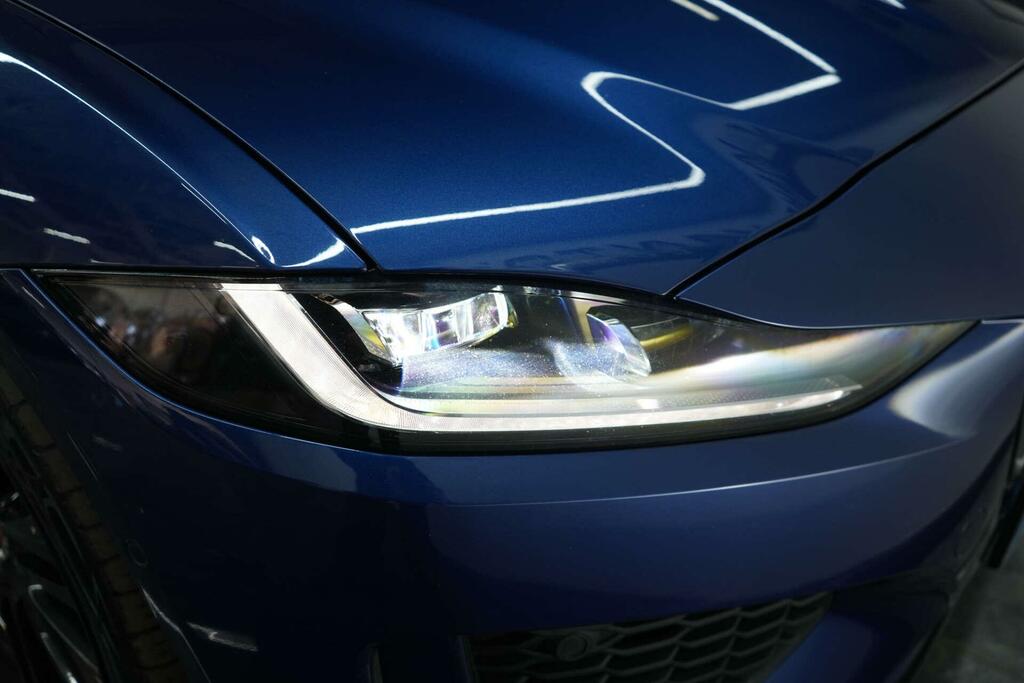 Jaguar XE Jaguar 2.0 D200 R-dynamic Black Saloon Black #48