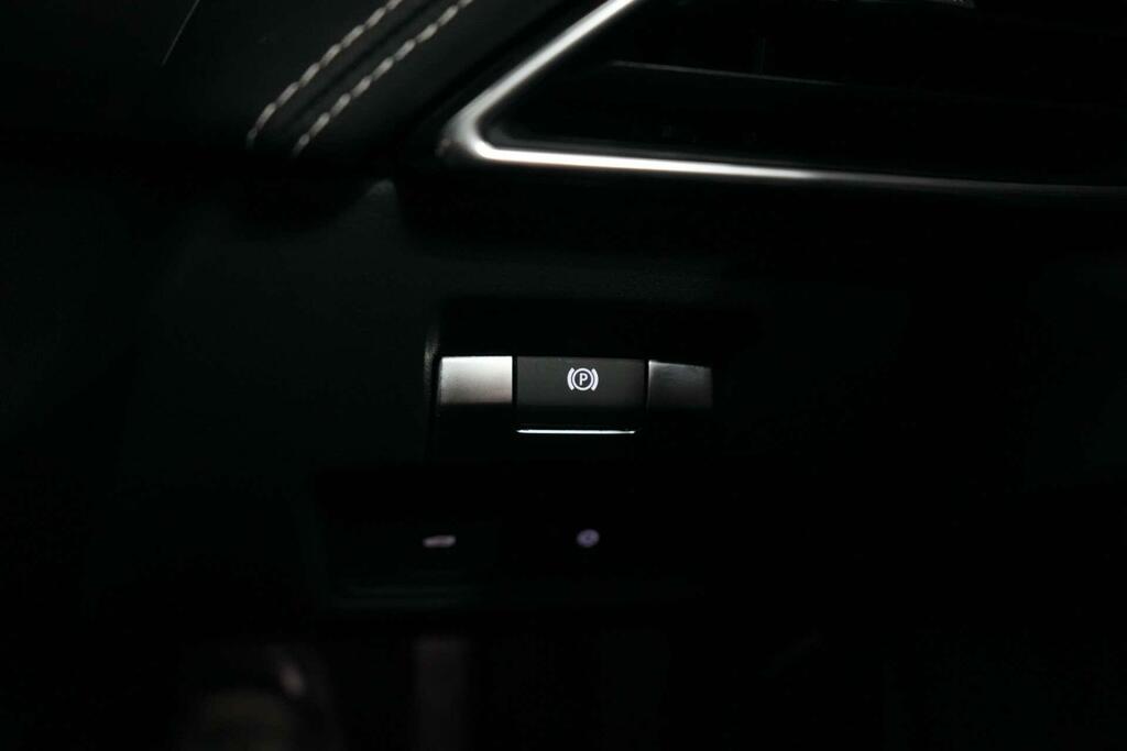Jaguar XE Jaguar 2.0 D200 R-dynamic Black Saloon Black #44