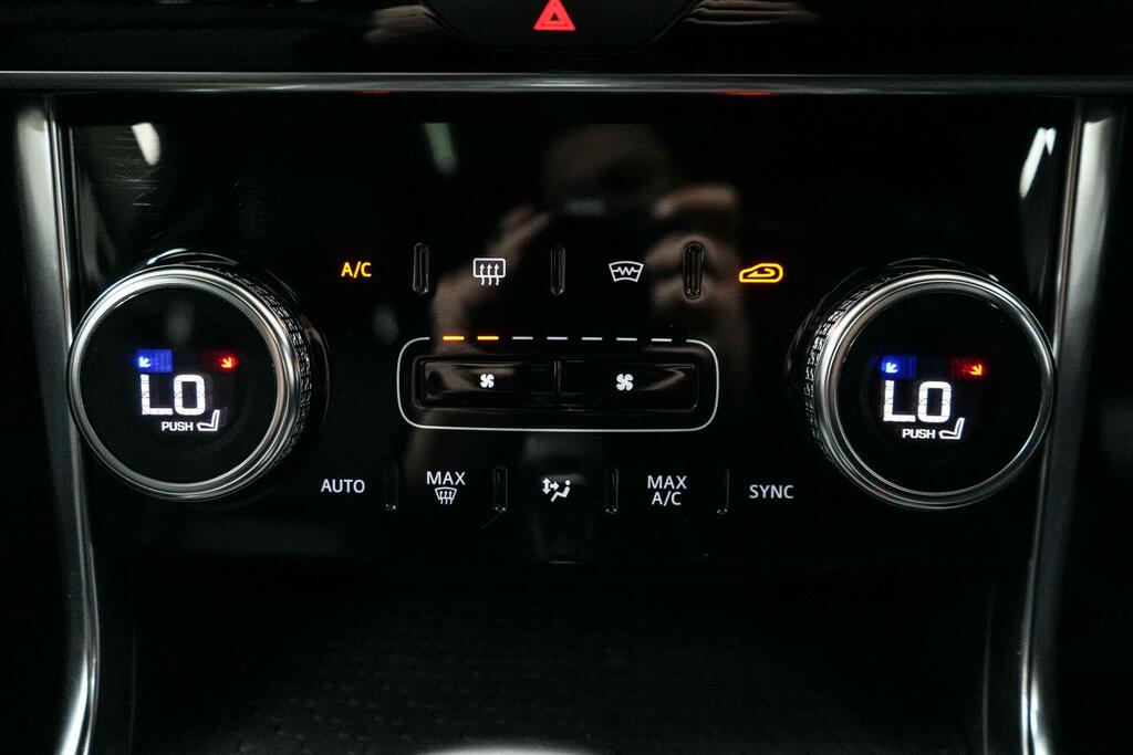 Jaguar XE Jaguar 2.0 D200 R-dynamic Black Saloon Black #31