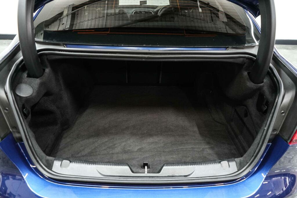 Jaguar XE Jaguar 2.0 D200 R-dynamic Black Saloon Black #11