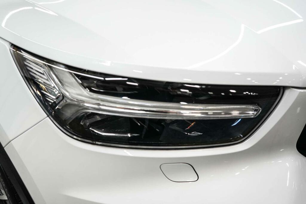 Volvo XC40 R-design White #6