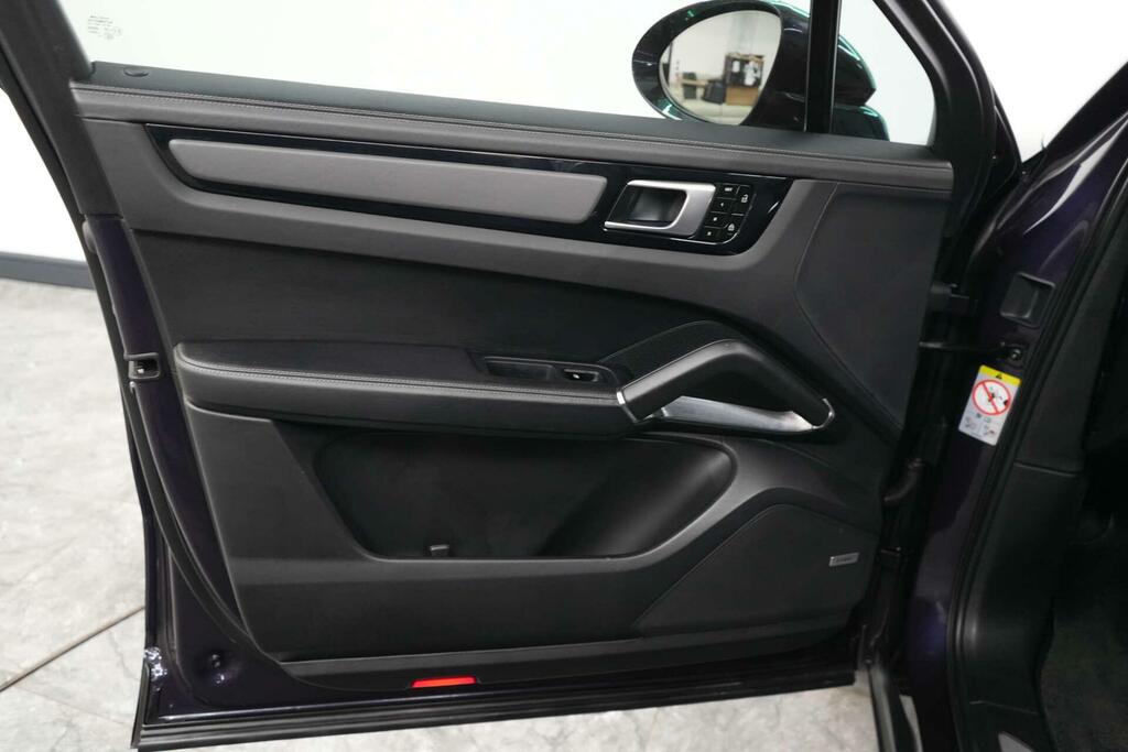 Porsche Cayenne Turbo Tiptronic S 5 Seat Black #18