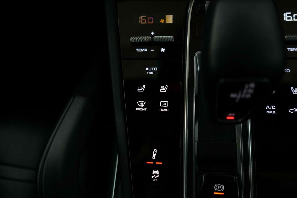 Porsche Cayenne Turbo Tiptronic S 5 Seat Black #32