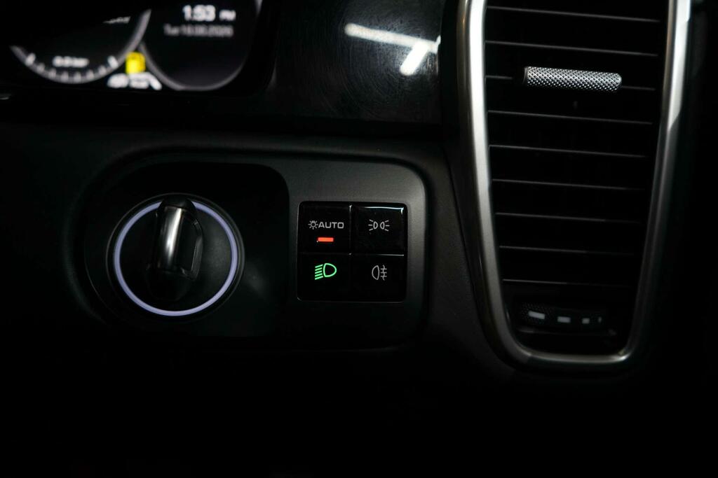 Porsche Cayenne Turbo Tiptronic S 5 Seat Black #51