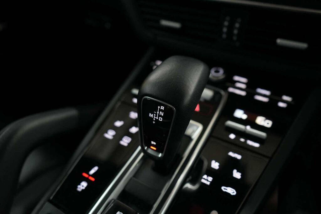 Porsche Cayenne Turbo Tiptronic S 5 Seat Black #30