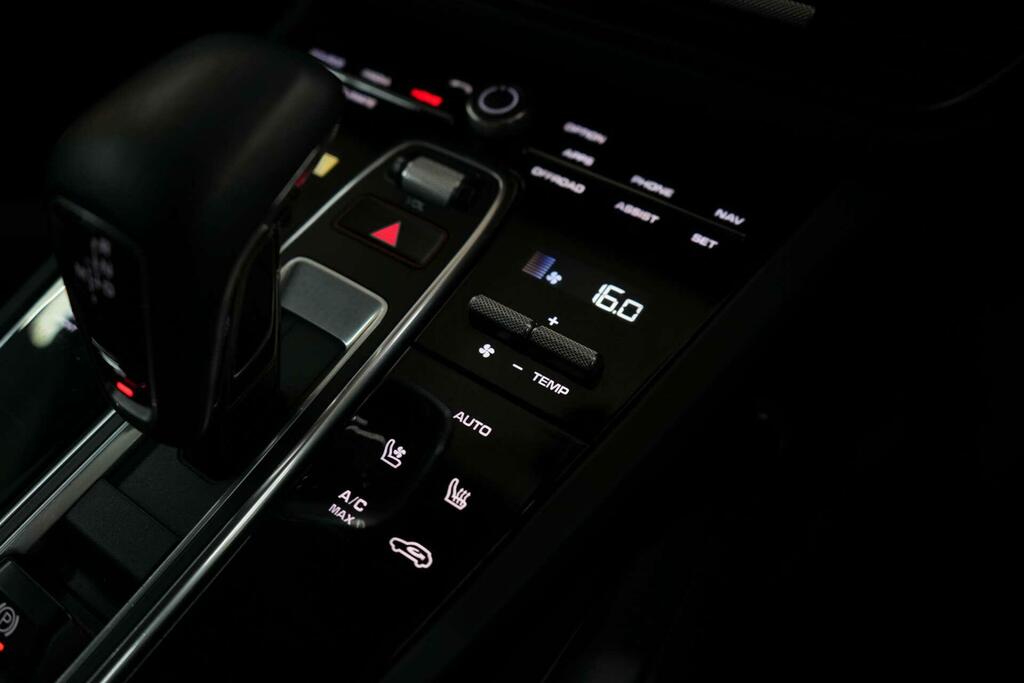 Porsche Cayenne Turbo Tiptronic S 5 Seat Black #31