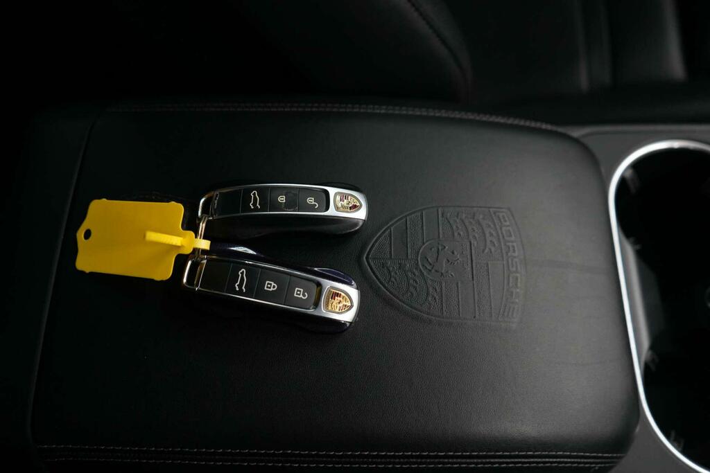 Porsche Cayenne Turbo Tiptronic S 5 Seat Black #28
