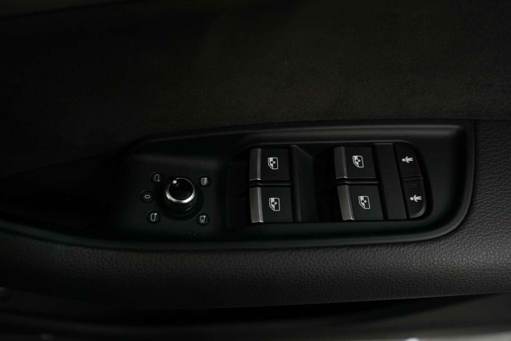 Audi Q7 Suv Black #25