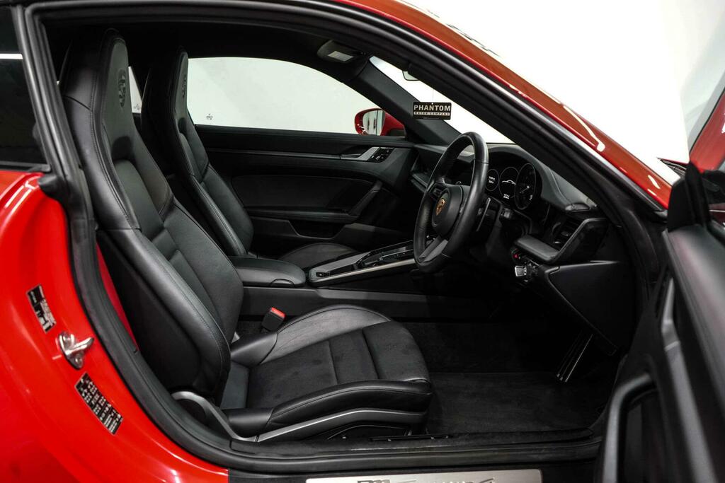 Porsche 911 3L 992 Carrera 4 Black #21