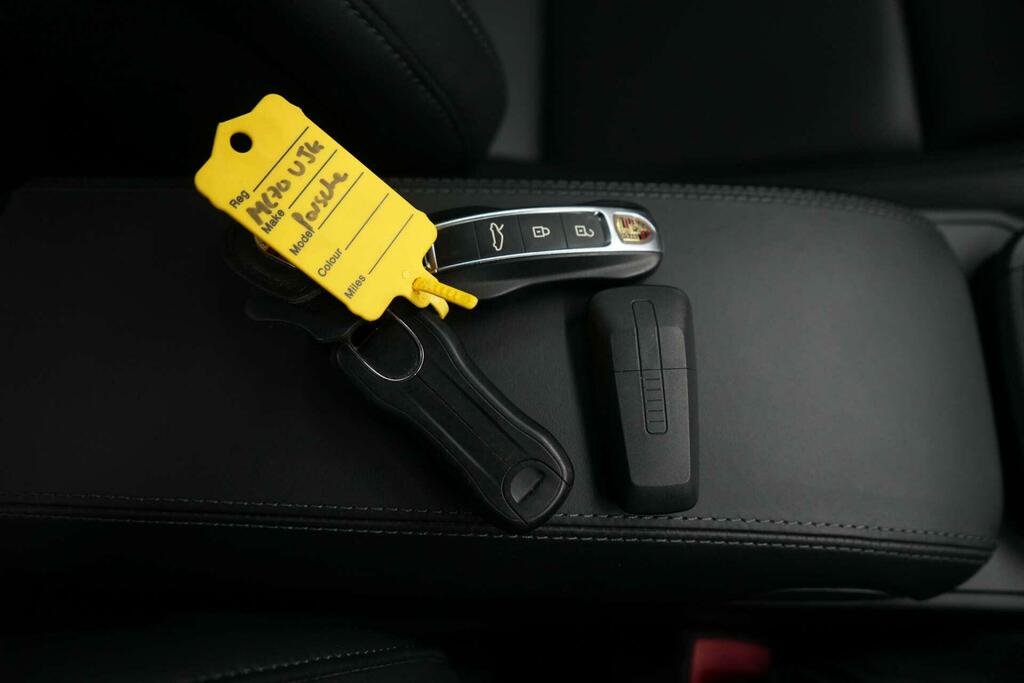 Porsche 911 3L 992 Carrera 4 Black #24