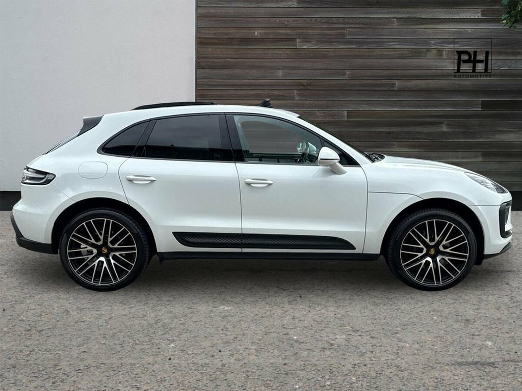 Porsche Macan Suv White #4