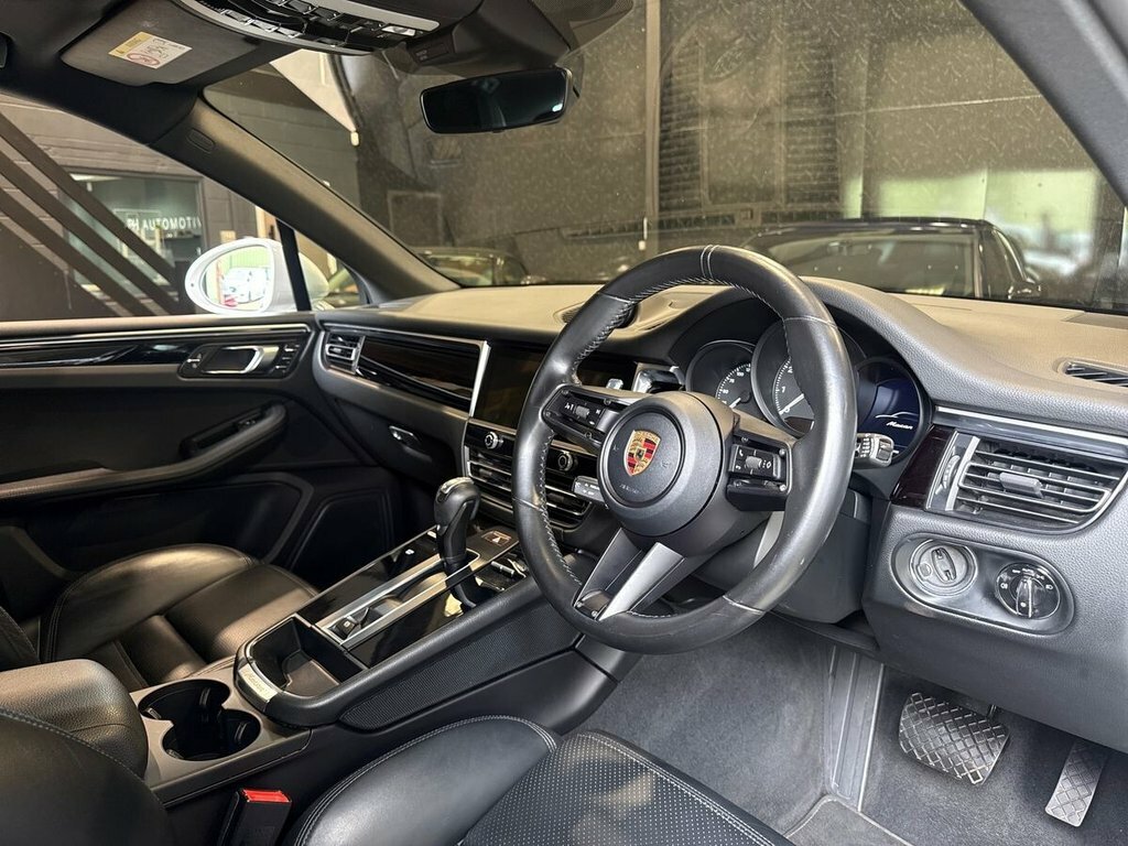 Porsche Macan Suv White #2