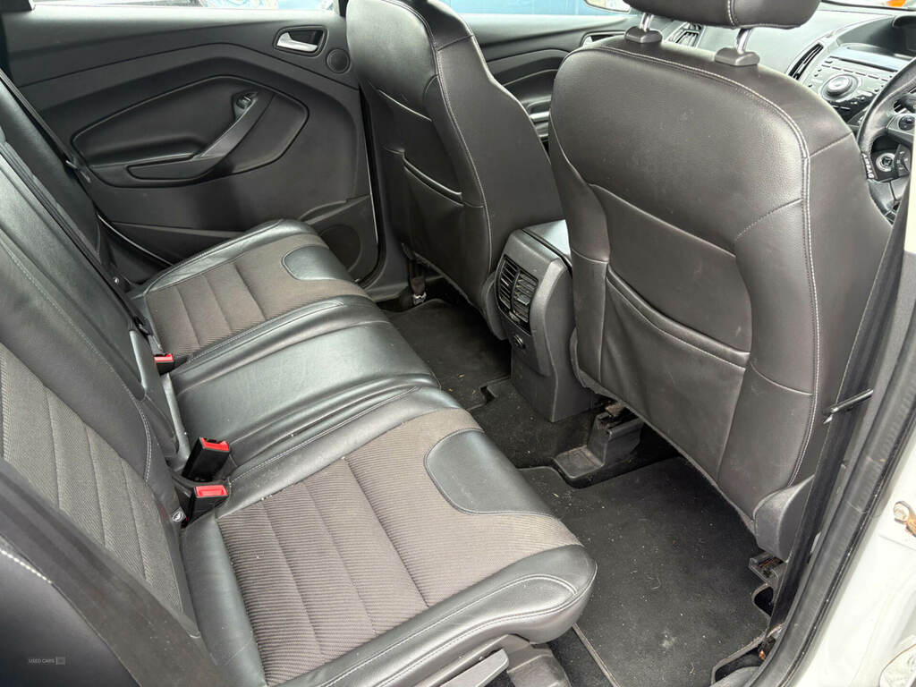 Ford Kuga 2.0 Tdci 180 Titanium AJ64CKE White #3