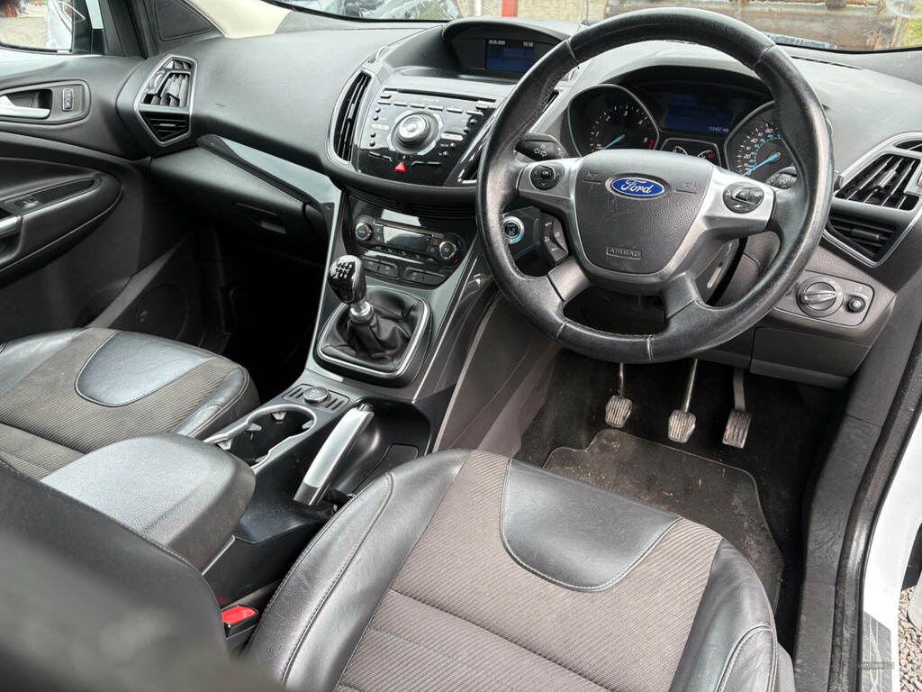 Ford Kuga 2.0 Tdci 180 Titanium AJ64CKE White #2