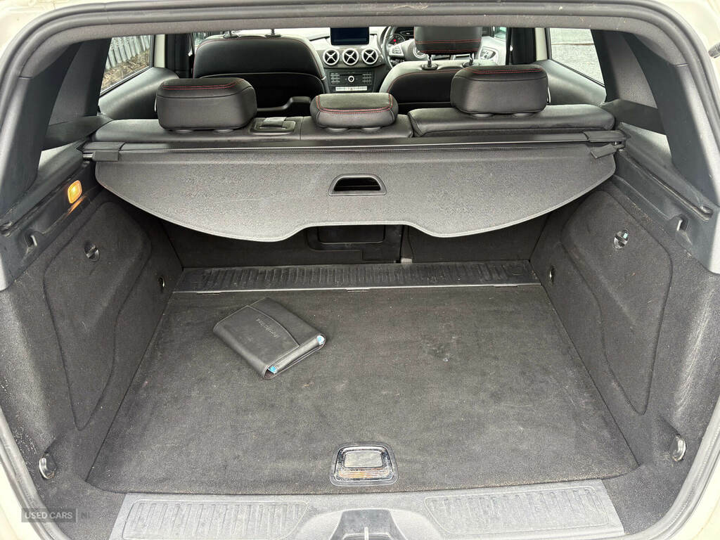 Mercedes-Benz B Class B180d Amg Line Premium Plus White #5