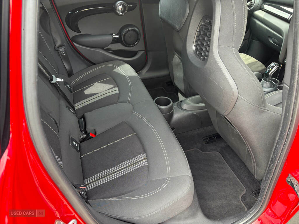 Mini Hatch 1.5 Cooper II LGZ2313 Red #4