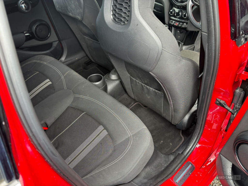 Mini Hatch 1.5 Cooper II LGZ2313 Red #3