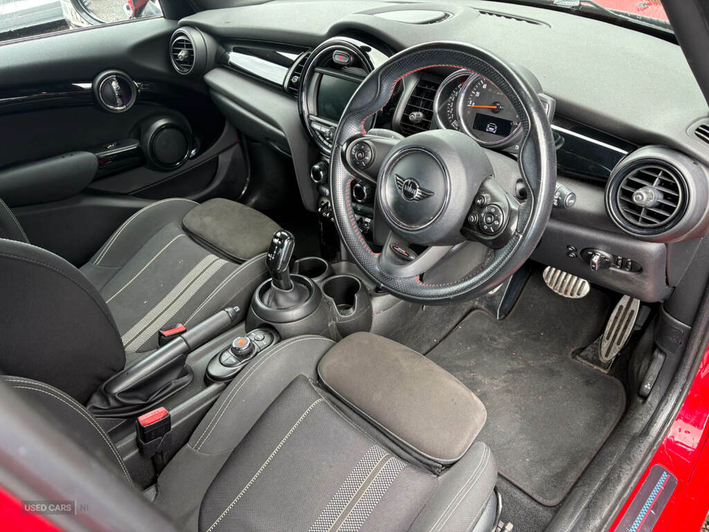 Mini Hatch 1.5 Cooper II LGZ2313 Red #2