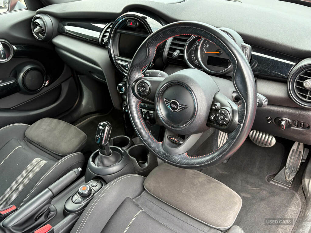 Mini Hatch 1.5 Cooper II LGZ2313 Red #3