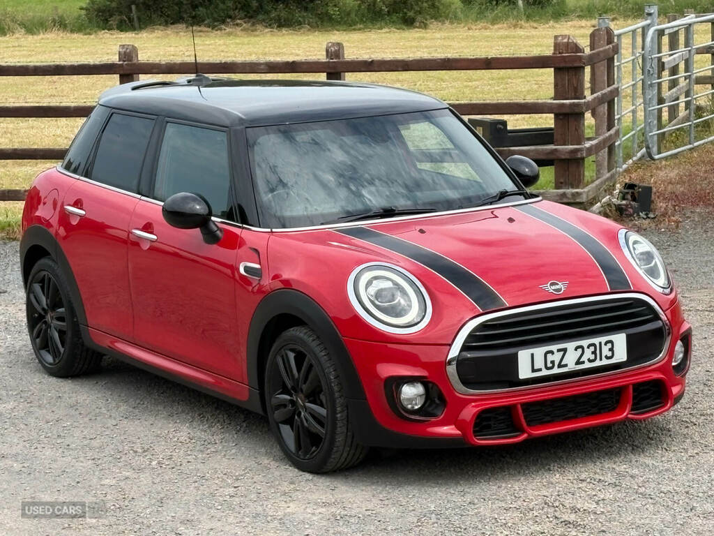 Mini Hatch 1.5 Cooper II Red