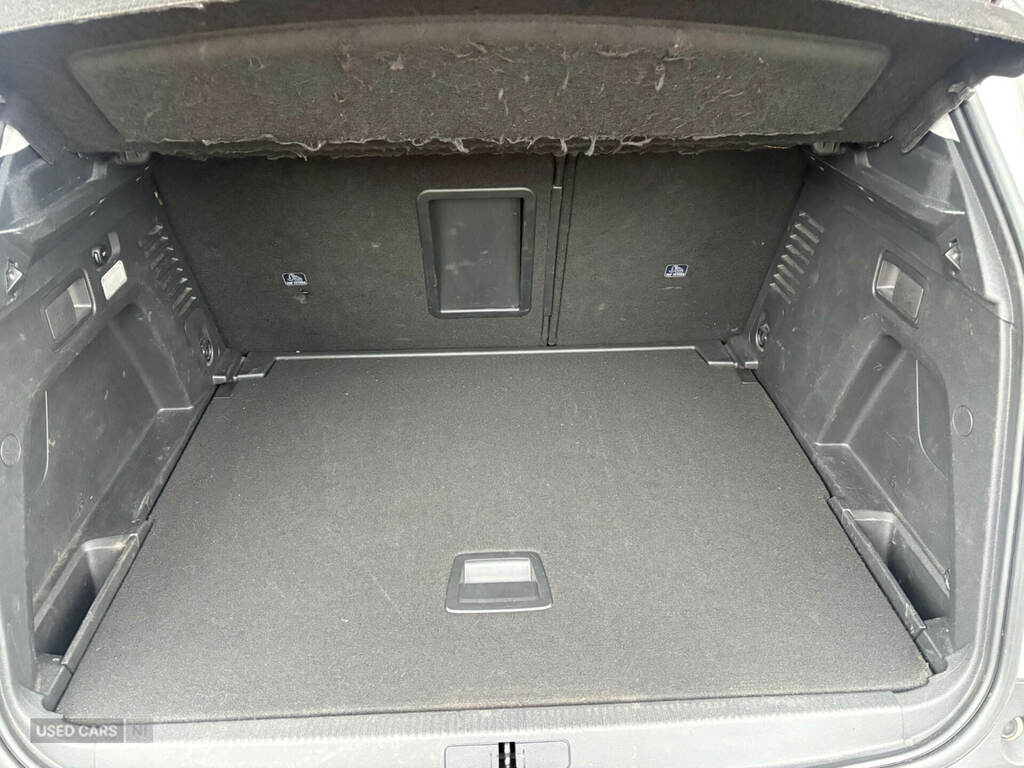 Peugeot 3008 1.5 Bluehdi Allure Eat8 CSZ9229 White #4