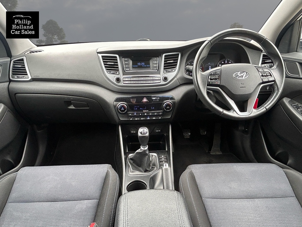Hyundai Tucson Suv XJZ7455 White #6
