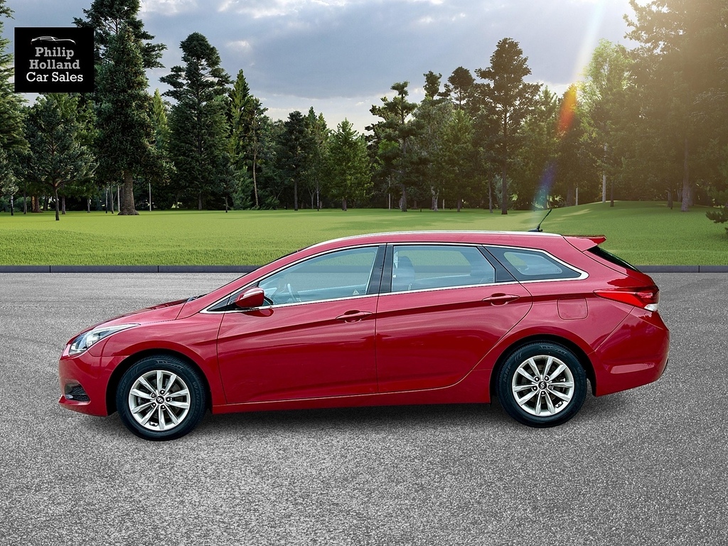 Hyundai I40 Estate Red #3