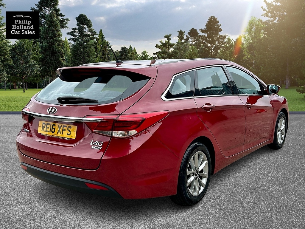 Hyundai I40 Estate Red #5
