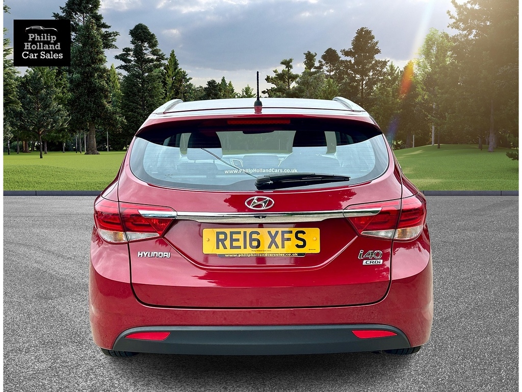 Hyundai I40 Estate Red #4
