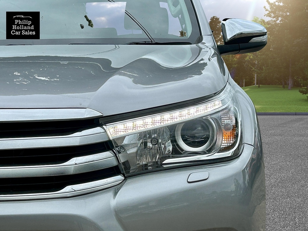 Toyota HILUX Pickup Silver #3