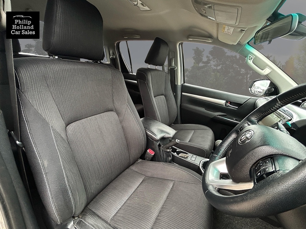 Toyota HILUX Pickup Silver #5