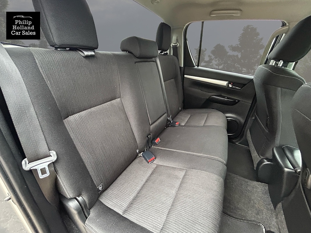 Toyota HILUX Pickup Silver #6