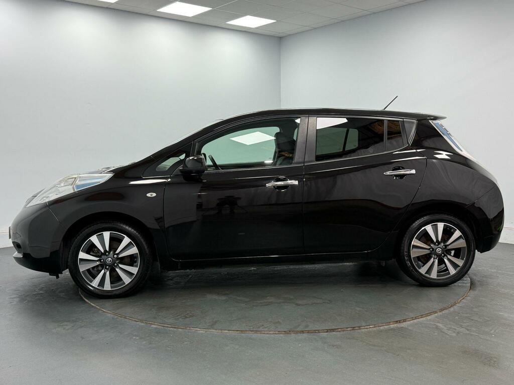 Nissan Leaf Leaf Tekna Red #28