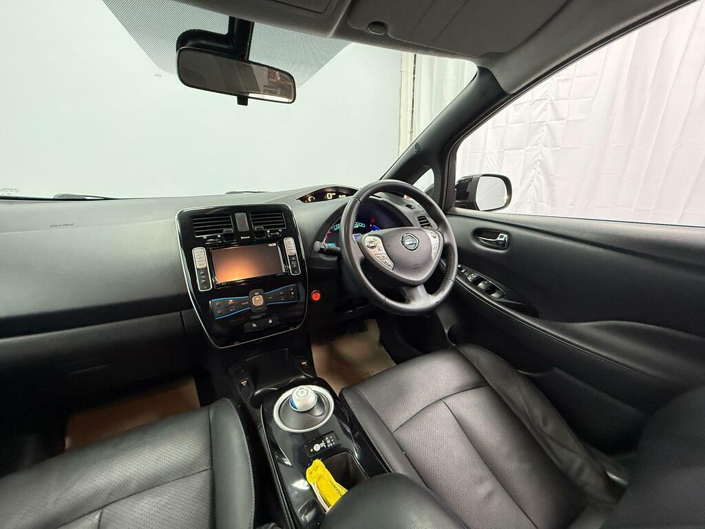 Nissan Leaf Leaf Tekna Red #24