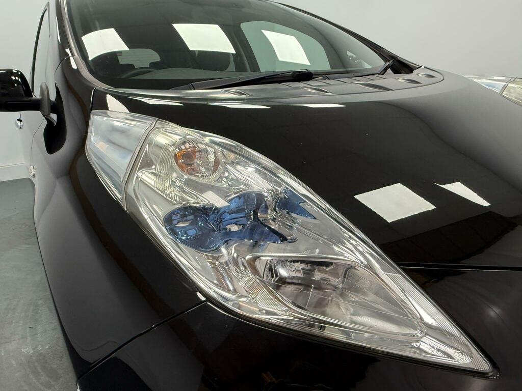 Nissan Leaf Leaf Tekna Red #32
