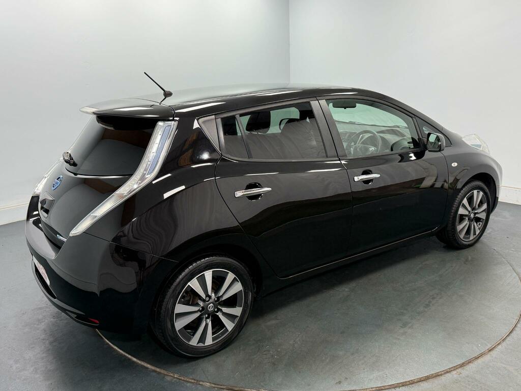 Nissan Leaf Leaf Tekna Red #44